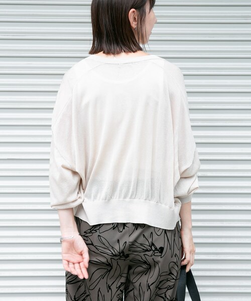 ITEMS URBANRESEARCH（アイテムズ アーバンリサーチ）の「『UVカット/接触冷感』エアリークルーネックカーディガン（カーディガン/ボレロ・レディース・BEG/MNT/NVY/PNK・Free）」の8枚目の写真