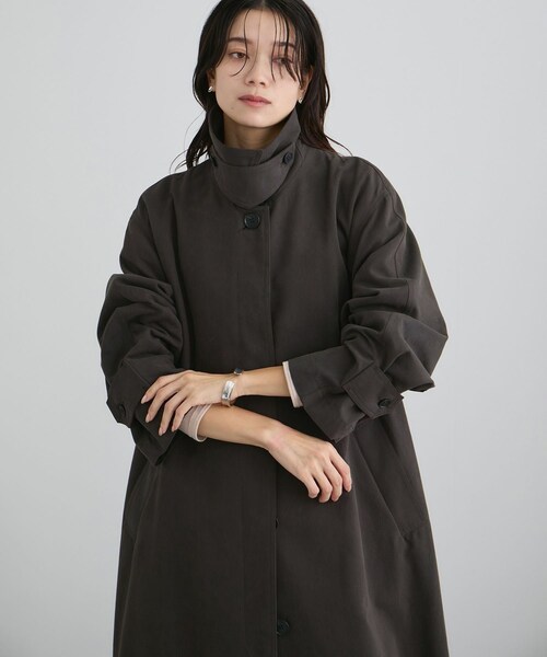 ADAM ET ROPE'（アダムエロペ）の「【WEB限定】エフォートレスステンカラーコート（トレンチコート・レディース・チャコール/ベージュ・F）」の9枚目の写真
