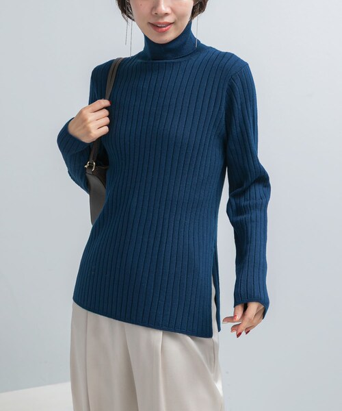 URBAN RESEARCH ROSSO（アーバンリサーチロッソ）の「エクストラファインリブタートルニット（ニット/セーター・レディース・OFF/ROYAL BLUE/OLIVE・Free）」の15枚目の写真