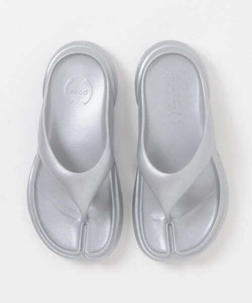 URBAN RESEARCH(アーバンリサーチ)の「Paes NEW FLIPFLOP(サンダル・レディース・SILVER・23/24/25)」の4枚目の写真