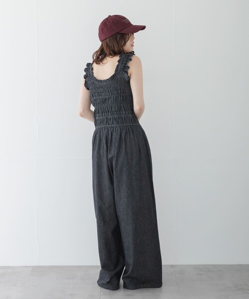 URBAN RESEARCH Sonny Label(アーバンリサーチサニーレーベル)の「フリルシャーリングサロペット(つなぎ/オールインワン・レディース・ブラック/インディゴ・36/38)」の10枚目の写真