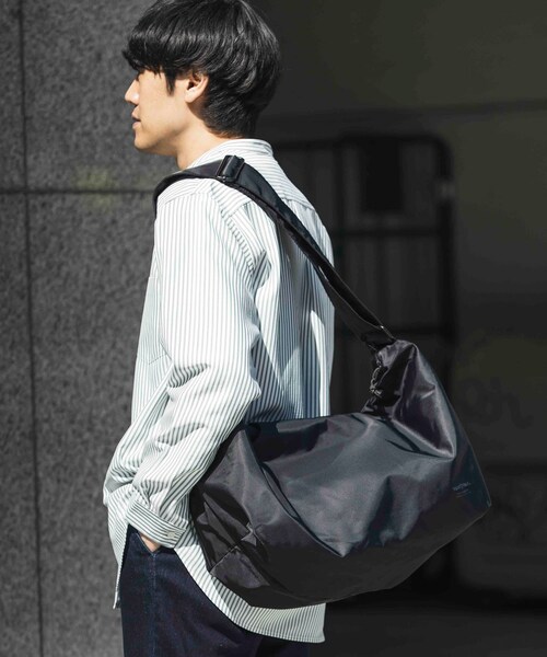 URBAN RESEARCH DOORS(アーバンリサーチドアーズ)の「『撥水』『別注』YAKPAK×DOORS SHOULDER BAG(ショルダーバッグ・メンズ・CHARCOAL 2/BLACK/GREIGE/CHARCOAL/GREIGE 2・-)」の10枚目の写真