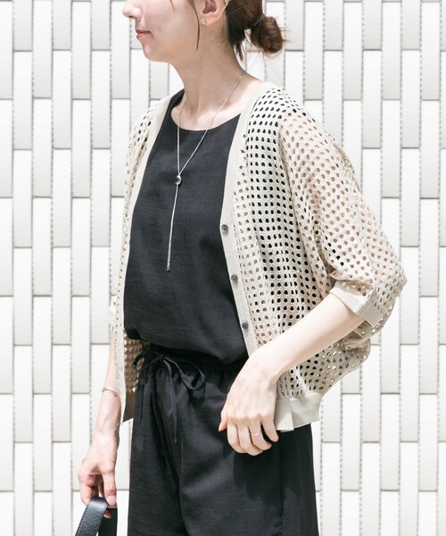 ITEMS URBANRESEARCH（アイテムズ アーバンリサーチ）の「メッシュニットカーディガン（ニット/セーター・レディース・BRN/BLK/GREGE・Free）」の2枚目の写真