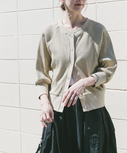 ITEMS URBANRESEARCH(アイテムズ アーバンリサーチ)の「針抜きドルマンカーディガン(カーディガン/ボレロ・レディース・L.YEL/BLK/OFF・Free)」の4枚目の写真