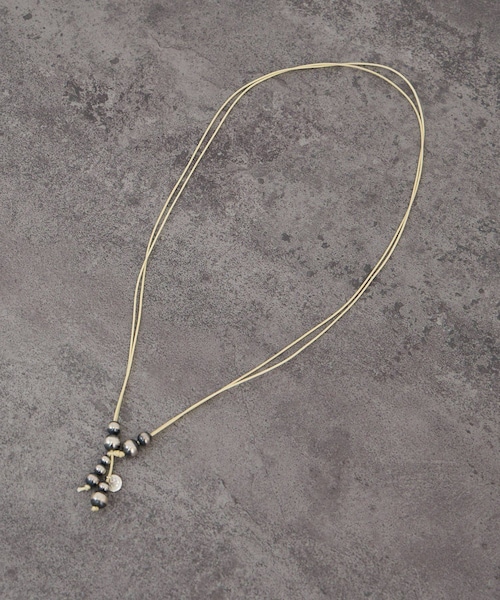 ADAM ET ROPE'(アダムエロペ)の「【J'aDoRe・店舗限定】【ERICKA NICOLAS BEGAY】コード×シルバーボールネックレス(ネックレス・レディース・その他・F)」の2枚目の写真