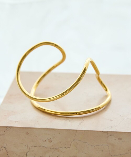 VIS（ビス）の「ナローワンドバングル（バングル/リストバンド・レディース・ゴールド/シルバー・F）」の3枚目の写真