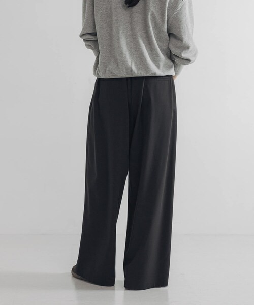 URBAN RESEARCH（アーバンリサーチ）の「『3サイズ展開』『イージーケア』 ウール混タックギャザーストレートパンツ（その他パンツ・レディース・BEIGE/CHARCOAL/BLACK/CCL STRIPE/NVY STRIPE・36/38/40）」の13枚目の写真