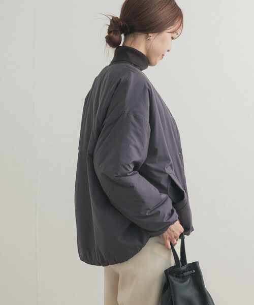 URBAN RESEARCH DOORS(アーバンリサーチドアーズ)の「『UR TECH』撥水ポケッタブル中綿ブルゾン(ブルゾン・レディース・GREIGE/CHARCOAL/BLACK・Free)」の21枚目の写真