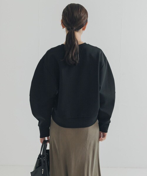 URBAN RESEARCH（アーバンリサーチ）の「ボリュームスリーブダンボールトップス（スウェット・レディース・OFF/CHARCOAL/BLACK・FREE）」の17枚目の写真