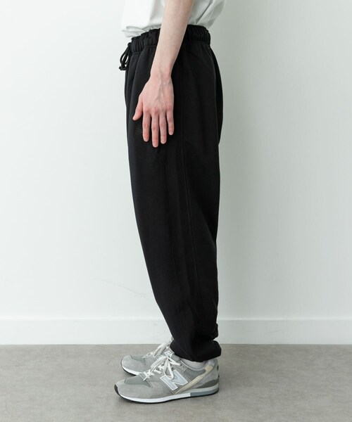URBAN RESEARCH Sonny Label（アーバンリサーチサニーレーベル）の「NEW BALANCE　スウェットジョガーパンツ（スウェットパンツ・メンズ・アッシュヘザー/ブラック・M/L）」の6枚目の写真