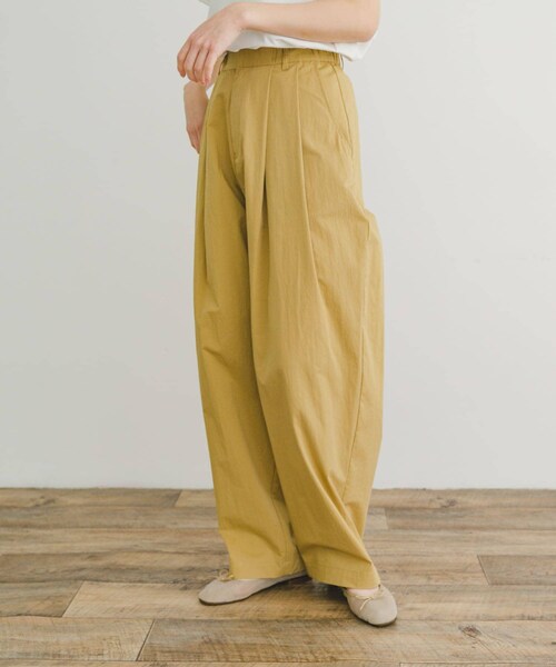 ITEMS URBANRESEARCH（アイテムズ アーバンリサーチ）の「ナイロンコクーンパンツ（その他パンツ・レディース・KHK/BEG/NVY・FREE）」の8枚目の写真