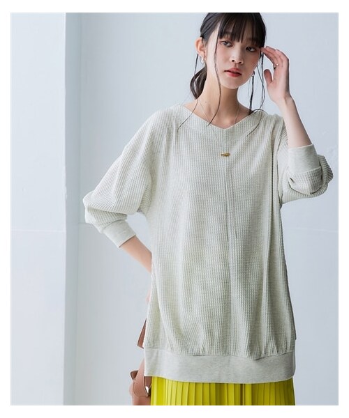 nissen（ニッセン）の「ワッフル素材ロング丈ドルマントップス（UVカット）＜大きいサイズ有＞（チュニック・レディース・黒/杢チャコールグレー/ミルクベージュ/サックス/コーラルピンク/【不要】ブラウン/ワイン/セージグリーン/杢オートミール・S~M相当/L~LL相当/3L~4L相当/5L~6L相当/8L相当/10L相当）」の11枚目の写真