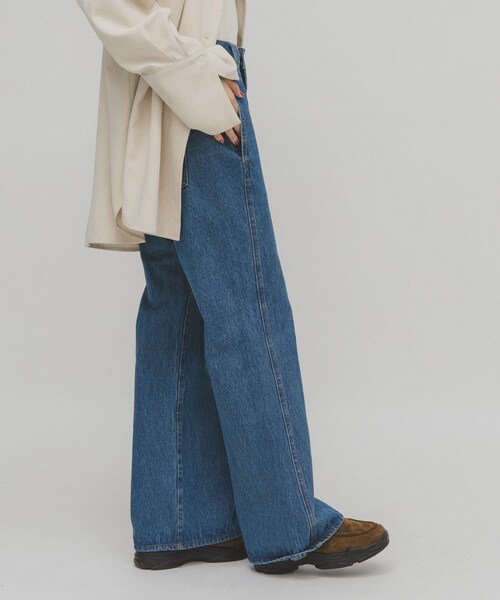 KBF（ケイビーエフ）の「シームポケットフレアデニム（デニムパンツ・レディース・L.BLUE/BLUE/L.BLUE刺繍/BLUE刺繍・36/38）」の6枚目の写真