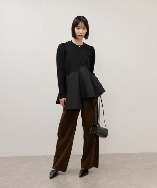 ADAM ET ROPE'(アダムエロペ)の「【WEB限定】・【定番】フリルペプラムロングスリーブカットソー(Tシャツ/カットソー・レディース・ブラック/ホワイト・F)」の5枚目の写真