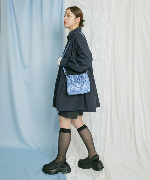 KBF（ケイビーエフ）の「サテンギャザーハンドBAG（ハンドバッグ・レディース・IVORY/BLUE/PINK・one）」の16枚目の写真