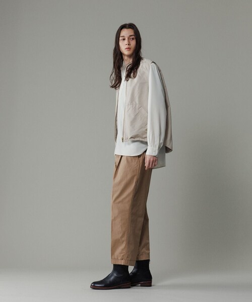 ADAM ET ROPE'(アダムエロペ)の「【撥水】ワンプリーツ クロップドシルエット チノパンツ(チノパンツ・メンズ・ベージュ/カーキ/ネイビー・L/M)」の17枚目の写真