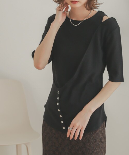 SENSE OF PLACE by URBAN RESEARCH(センスオブプレイスバイアーバンリサーチ)の「レイヤードボタンディテールトップ(Tシャツ/カットソー・レディース・BLACK/GREIGE/YELLOW・one)」の4枚目の写真