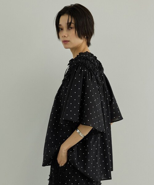 ADAM ET ROPE'(アダムエロペ)の「【WEB先行販売】【crinkle crinkle crinkle】別注ドットコットンブラウス(シャツ/ブラウス・レディース・ブラック系・F)」の4枚目の写真