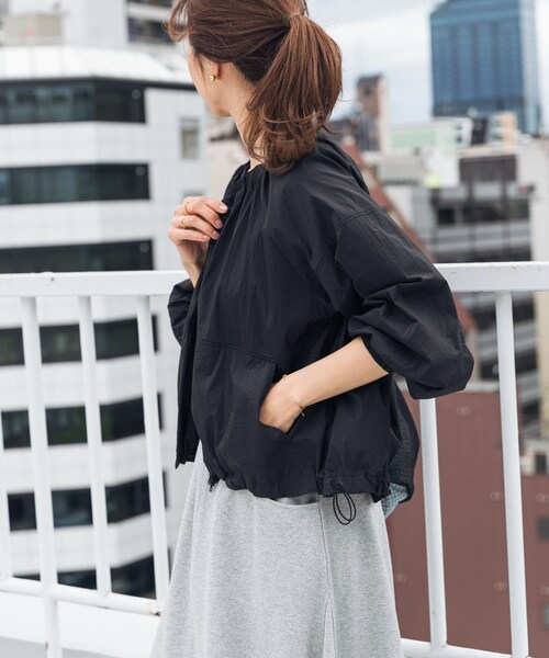 URBAN RESEARCH DOORS(アーバンリサーチドアーズ)の「『UR TECH』ポケッタブル撥水ノーカラーブルゾン(ブルゾン・レディース・OFF/BLACK・Free)」の20枚目の写真
