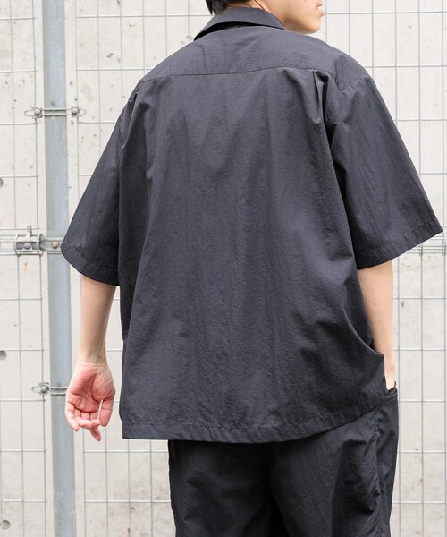 ITEMS URBANRESEARCH(アイテムズ アーバンリサーチ)の「『撥水/イージーケア/接触冷感/UVカット』タスランナイロンスナップボタン半袖シャツ(シャツ/ブラウス・メンズ・CHA/NVY/BLK・M/L)」の10枚目の写真