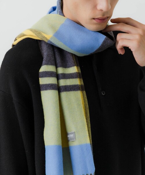 URBAN RESEARCH（アーバンリサーチ）の「チェックカシミヤマフラー（マフラー・メンズ・NAVY×CCL/BEG×BROWN/RED CHECK/BLK CHECK/YEL CHECK・FREE）」の4枚目の写真