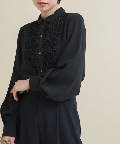 URBAN RESEARCH ROSSO（アーバンリサーチロッソ）の「『WEB/一部店舗限定』フロントレース切替ブラウス（シャツ/ブラウス・レディース・OFF/BLACK・Free）」の14枚目の写真