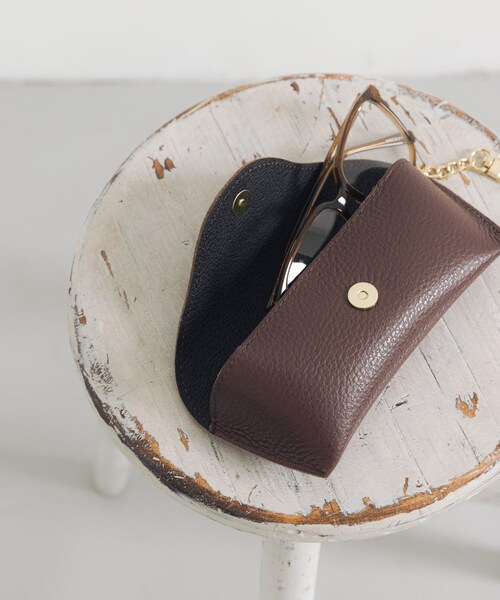 URBAN RESEARCH（アーバンリサーチ）の「アイウェアケース（ポーチ・レディース・OFFWHITE/RED/MOCHA/NERO・-0）」の4枚目の写真