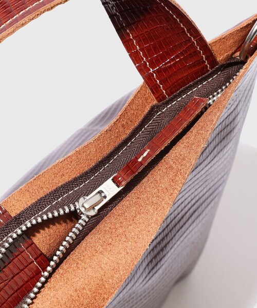 ADAM ET ROPE'(アダムエロペ)の「【CAMIEL FORTGENS/カミエル フォートヘンス】LEATHER MINI SHOPPER(ショルダーバッグ・メンズ・ダークブラウン・F)」の6枚目の写真