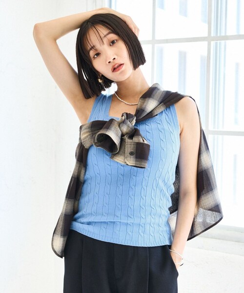 VIS（ビス）の「【前後2WAY】ケーブルニットタンクトップ（タンクトップ・レディース・チャコール/ベージュ/サックス・F）」の4枚目の写真