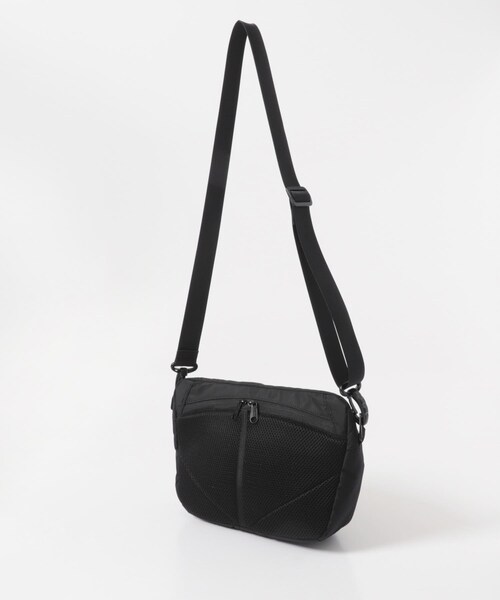 URBAN RESEARCH DOORS(アーバンリサーチドアーズ)の「fulcro runner(ショルダーバッグ・メンズ・BLACK/D.GRAY・-)」の8枚目の写真