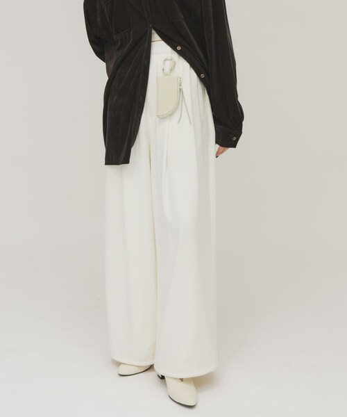 KBF（ケイビーエフ）の「レザーポーチチャーム（キーホルダー・レディース・IVORY/BLACK・One）」の8枚目の写真