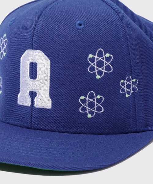 ADAM ET ROPE'（アダムエロペ）の「【Little Yarmouth/リトルヤーマス】AOI Embroidery Cap（キャップ・メンズ・ブルー・F）」の5枚目の写真