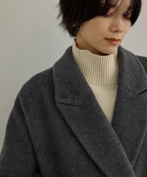 ADAM ET ROPE'(アダムエロペ)の「MTR アルパカシャギーロングコート / 軽量(チェスターコート・レディース・チャコール/キャメル・F)」の7枚目の写真