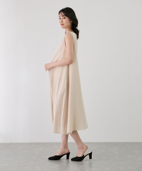 Jayro（ジャイロ）の「Aラインノースリーブワンピース（ワンピース・レディース・ブラック/ベージュ/グリーン/ターコイズ/レッド/カラシ系・F）」の19枚目の写真