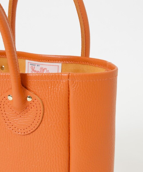 URBAN RESEARCH（アーバンリサーチ）の「YOUNG&OLSEN　EMBOSSED LEATHER TOTE S（トートバッグ・メンズ・ORANGE/BLACK/BROWN・FREE）」の13枚目の写真
