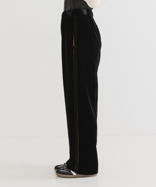 URBAN RESEARCH(アーバンリサーチ)の「サイドラインベロアイージーパンツ(その他パンツ・レディース・BROWN/BLACK・36/38)」の13枚目の写真