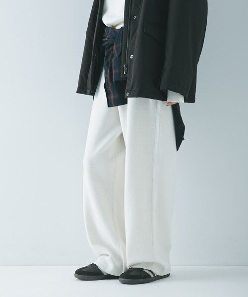 URBAN RESEARCH(アーバンリサーチ)の「コットンカシミヤルーズニットパンツ(その他パンツ・レディース・OFF WHITE/BLACK・36/38)」の6枚目の写真