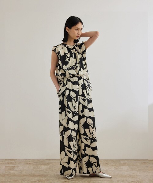 ROPE'（ロペ）の「DEVEAUXジオメトリックフラワーブラウス（シャツ/ブラウス・レディース・ブラック/オレンジ・F）」の9枚目の写真