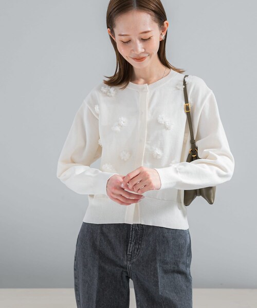 URBAN RESEARCH ROSSO（アーバンリサーチロッソ）の「フラワーモチーフカーディガン（カーディガン/ボレロ・レディース・OFF WHITE/BLACK・Free）」の3枚目の写真