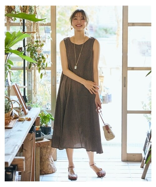 nissen（ニッセン）の「＜大きいサイズ＞涼しいサラサラカットソー楊柳ノースリーブワンピース（ロング丈）（ワンピース・レディース・[在庫限り]ラベンダー/[在庫限り]ベイクドオレンジ/黒/モカベージュ/モスカーキ/[在庫限り]スティールブルー/インクブルー/ピーチピンク/ベージュ/茶系ギンガム/ブルーグリーン・L/LL/3L/4L/5L/6L/8L/10L）」の3枚目の写真