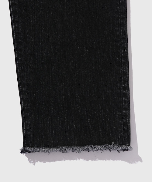 ADAM ET ROPE'（アダムエロペ）の「【cantate for WILD LIFE TAILOR】EX CUT-OFF Denim Tapered Trousers（デニムパンツ・メンズ・ブラック・28/30/32/34）」の10枚目の写真