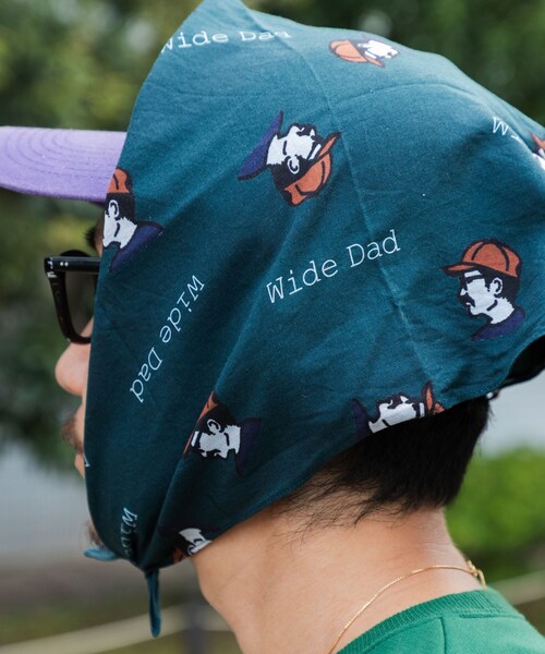 URBAN RESEARCH(アーバンリサーチ)の「Wide Dad BANDANA(バンダナ/スカーフ・メンズ・D.GREEN・Free)」の4枚目の写真