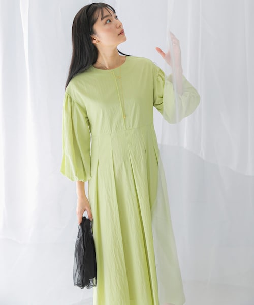 URBAN RESEARCH ROSSO（アーバンリサーチロッソ）の「ボリュームスリーブタックワンピース（ワンピース・レディース・NAVY/LIME・FREE）」の2枚目の写真
