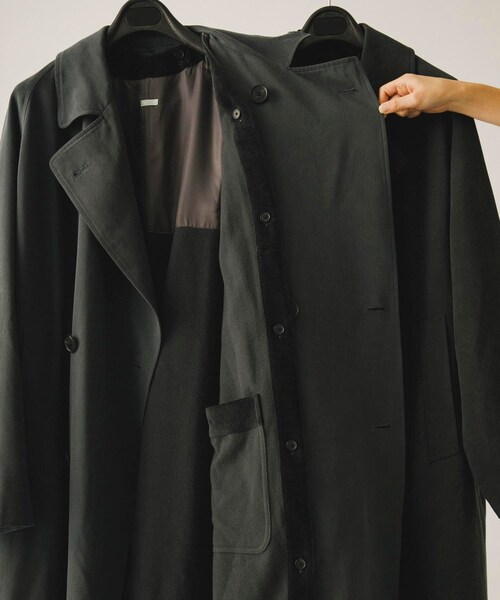 URBAN RESEARCH(アーバンリサーチ)の「A PRESSE Maxi Length Washed Silk Trench Coat(ステンカラーコート・メンズ・CHARCOAL/GRAY・2/3)」の4枚目の写真