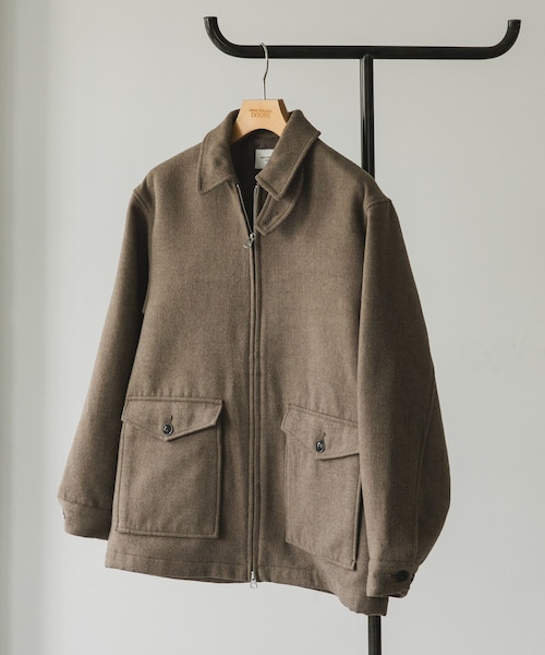 URBAN RESEARCH DOORS(アーバンリサーチドアーズ)の「ウールブレンドハリントンジャケット(テーラードジャケット・メンズ・MOCHA/BLACK・M/L)」の2枚目の写真