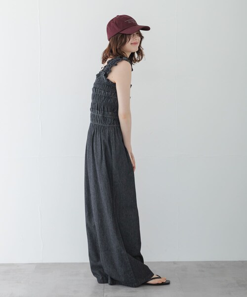 URBAN RESEARCH Sonny Label(アーバンリサーチサニーレーベル)の「フリルシャーリングサロペット(つなぎ/オールインワン・レディース・ブラック/インディゴ・36/38)」の9枚目の写真