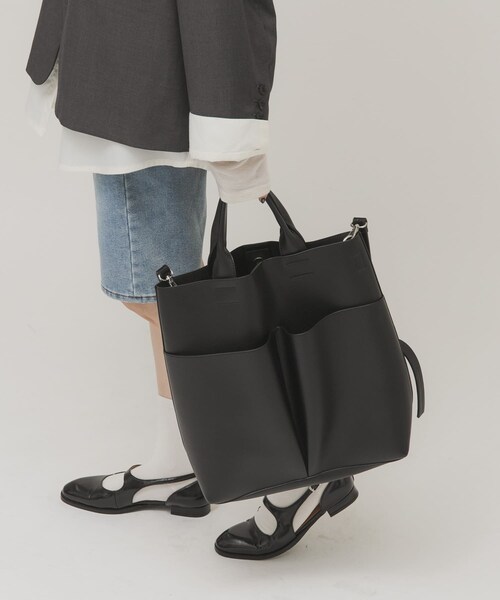 KBF（ケイビーエフ）の「アウトポケットイージーBAG（ショルダーバッグ・レディース・CAMEL/BLACK・One）」の4枚目の写真