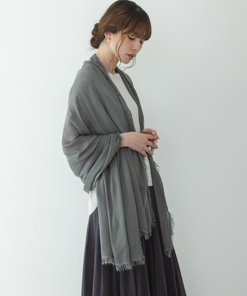 URBAN RESEARCH Sonny Label（アーバンリサーチサニーレーベル）の「イタリア製なめらかレーヨンストール（ストール/ショール・レディース・ベージュ/グレー/ネイビー・One）」の6枚目の写真