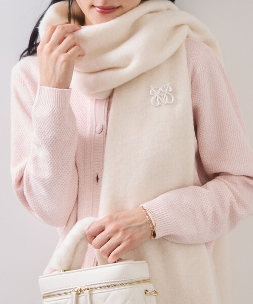 VIS（ビス）の「ふわふわフリンジマフラー/静電気防止（マフラー・レディース・ライトグレー/キナリ/ベージュ/ブルー/レッド/ピンク系・F）」の9枚目の写真