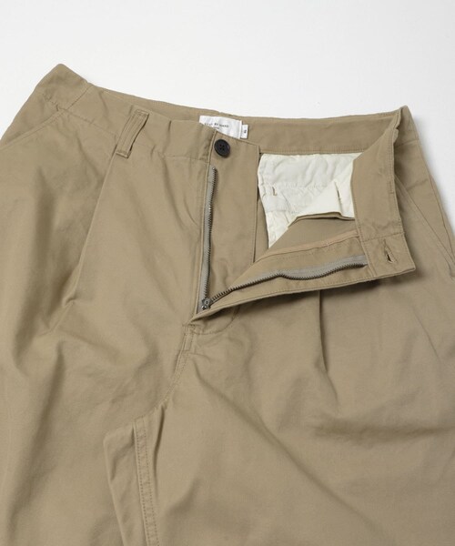 URBAN RESEARCH DOORS(アーバンリサーチドアーズ)の「STILL BY HAND SELVEDGE 1 PLEAT PANTS(その他パンツ・メンズ・BEIGE/BLACK NAVY・44/46/48)」の9枚目の写真